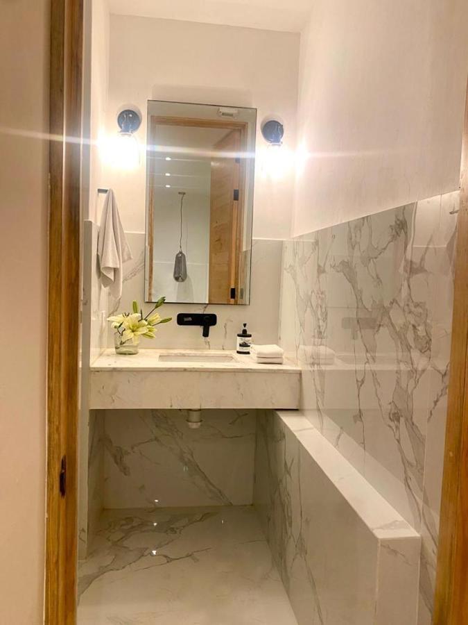 Twin Room,1487714899:JPEG