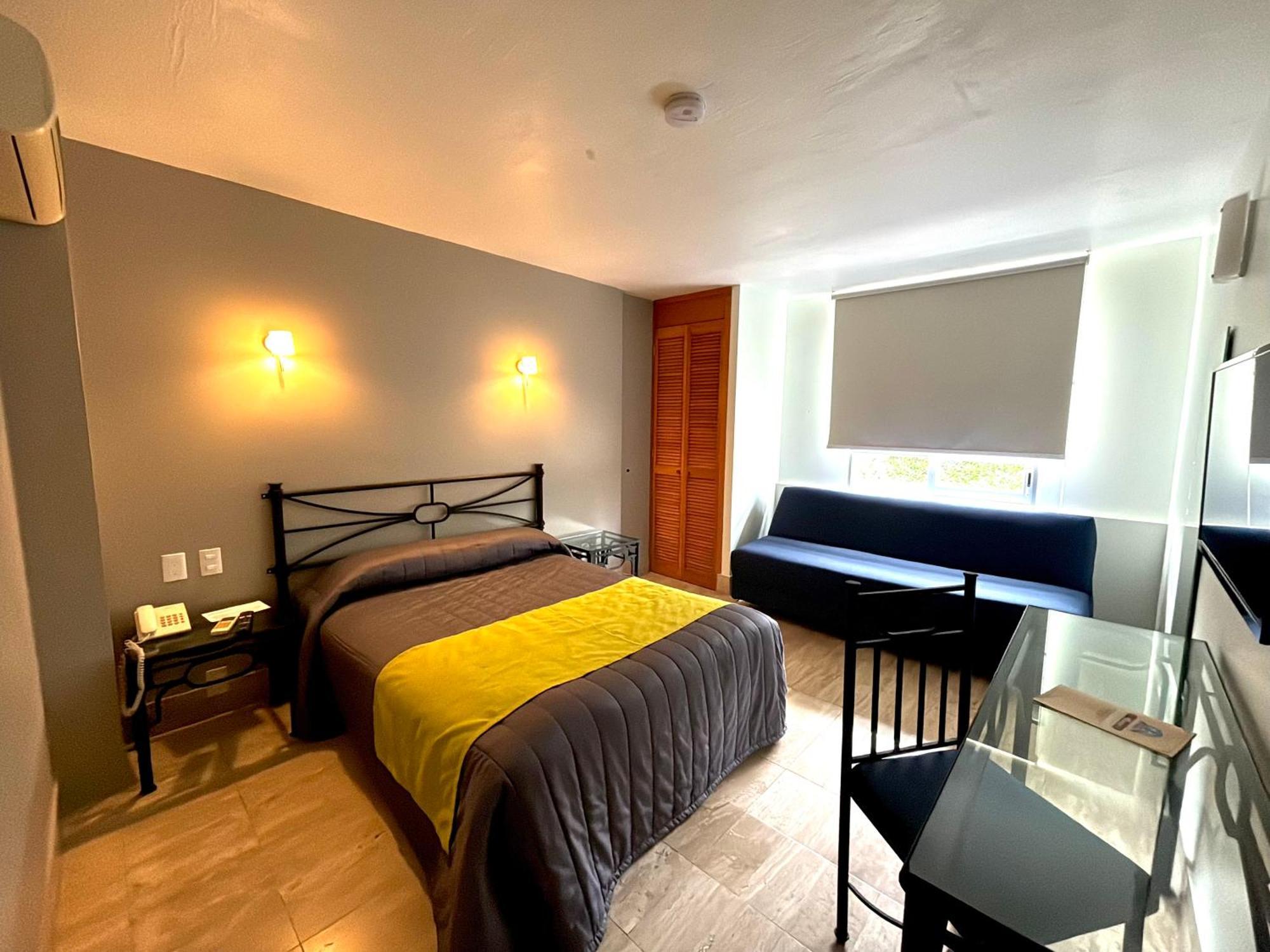 Deluxe Double Room (2 Adults + 1 Child),1619170978:JPEG