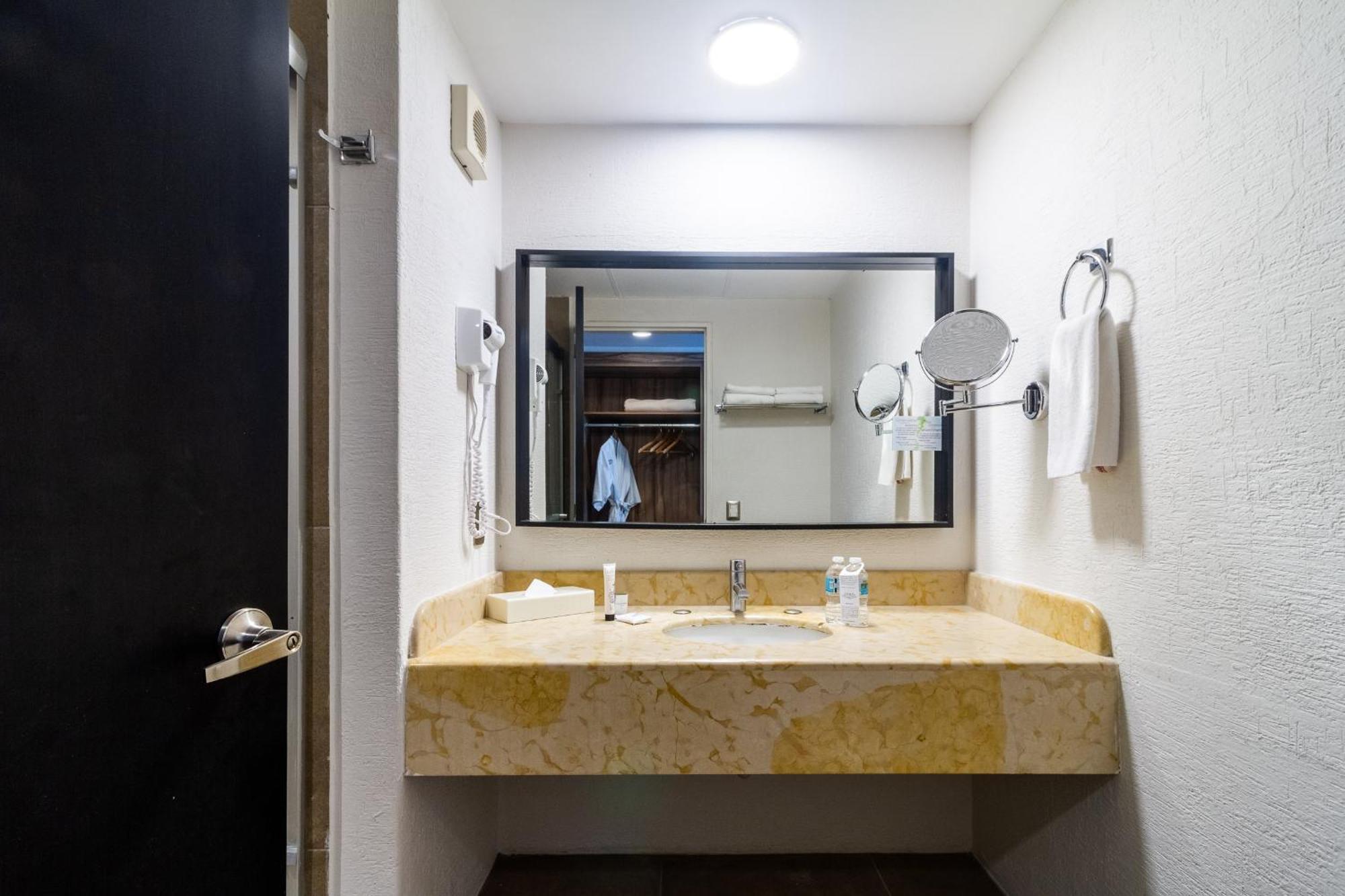 Executive King Room,1665421690:JPEG