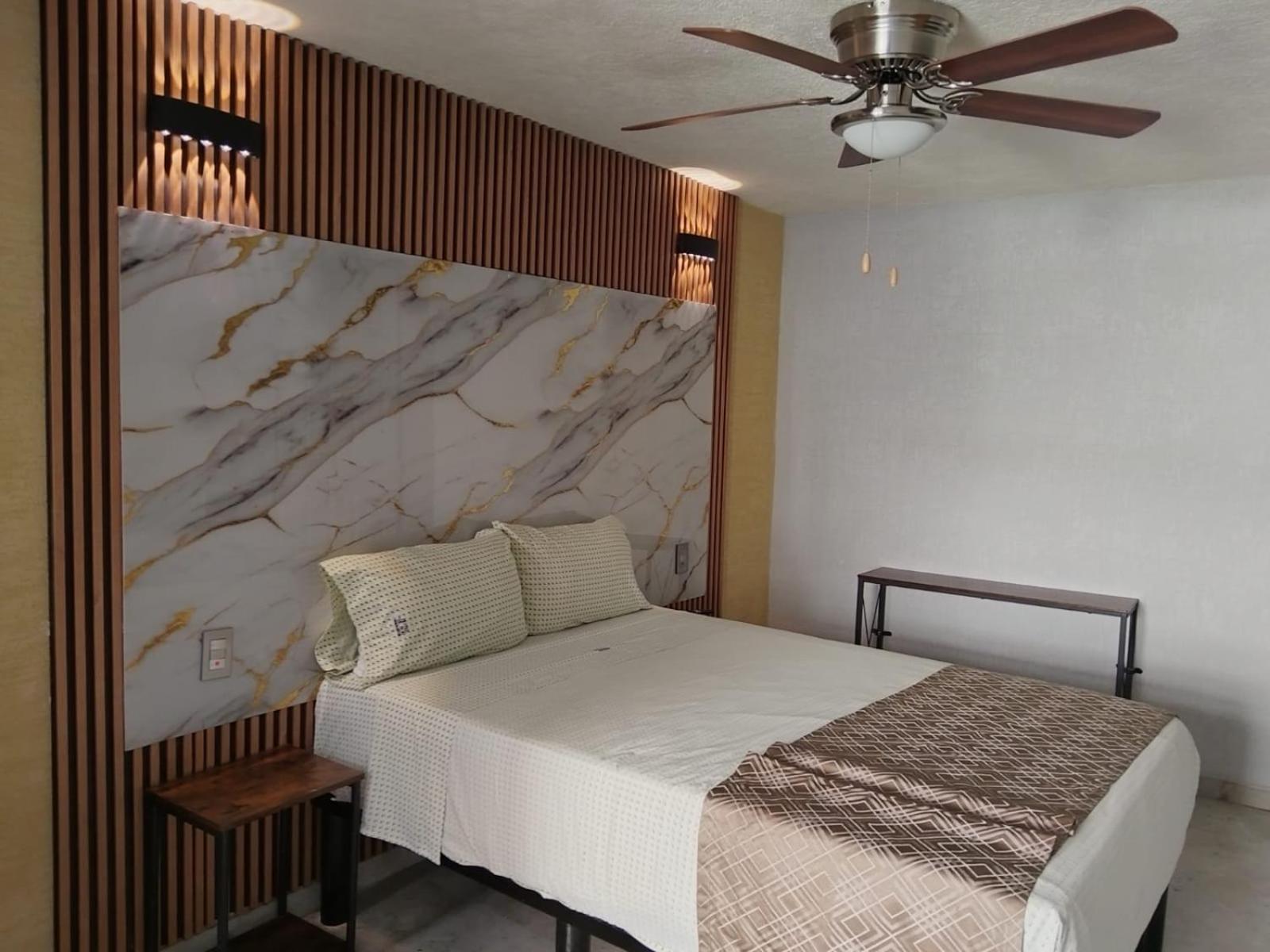 Habitación con cama grande